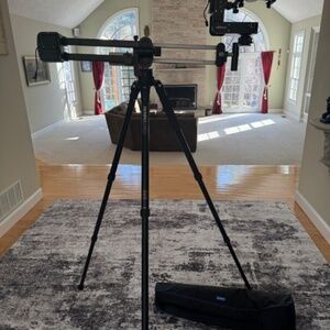 Edelkrone jibONE v1 and Edelkrone Headplus v1 pro with batteries